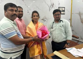 హుజురాబాద్ మునిసిపల్ చైర్మన్ రొంటాల సుహాసిని శ్రీరామ హాస్పిటల్ సందర్శన