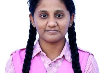 టెట్రాహెడ్రన్ విద్యార్థిని ప్రతిభా పతాకం