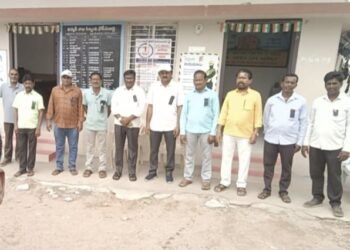 యాదాద్రి థర్మల్ ప్లాంట్ ప్రైవేటీకరణకు వ్యతిరేకంగా నల్ల బ్యాడ్జీలతో విధులు