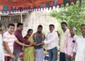 చిన్ననాటి మిత్రుడి కుటుంబానికి ఆర్థిక చేయూత